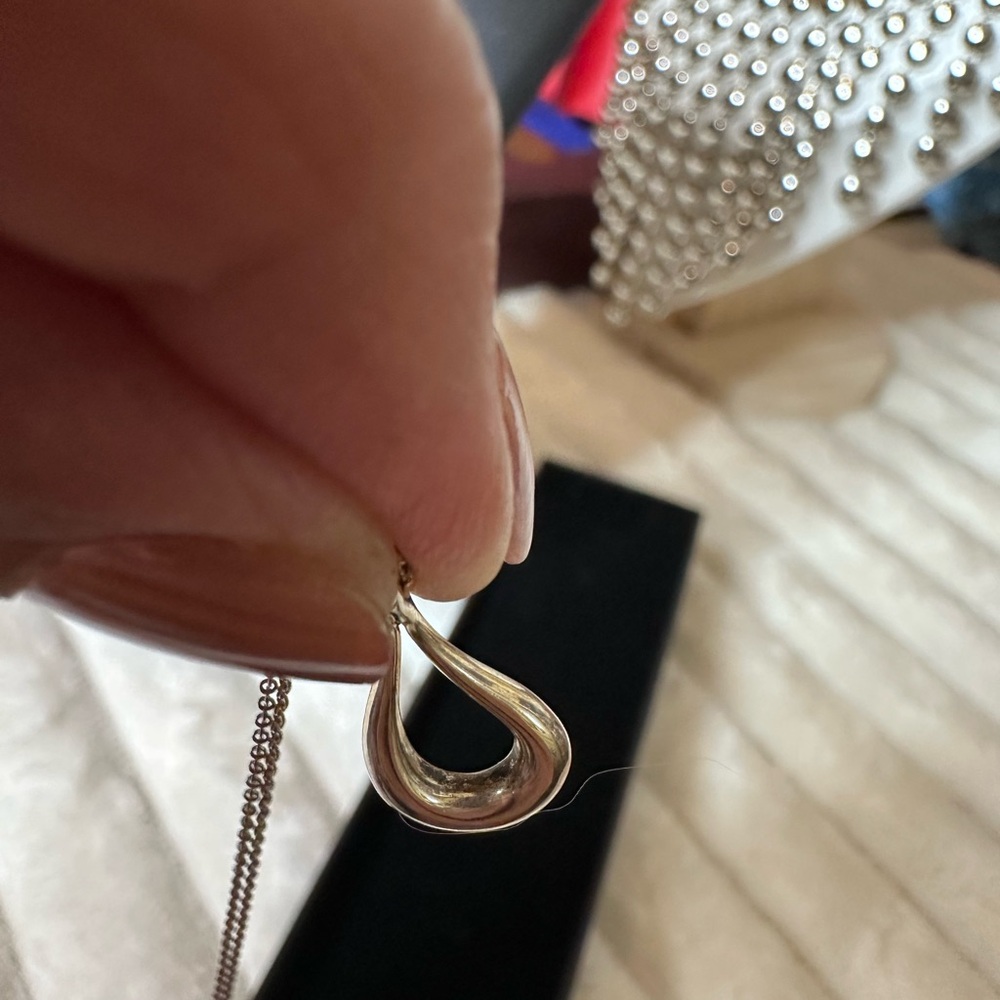 Tiffany & Co. Elsa Peretti Teardrop Pendant Necklace‎ 18” Sterling Silver - Picture 5 of 5